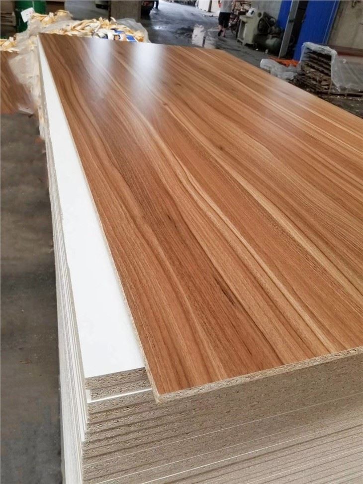 La melamina de la chapa de madera de la hoja de la fibra de la prenda impermeable del FSC hizo frente a la madera contrachapada de la hoja 18m m Jas de la madera contrachapada para construir