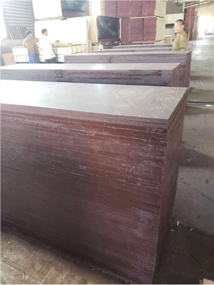 Precio de fábrica de madera contrachapada con revestimiento de película de 18 mm