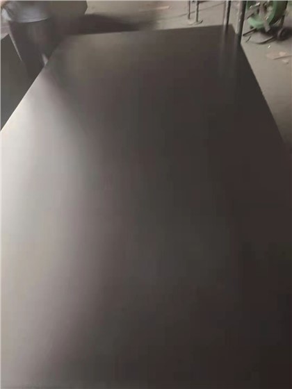 Tablero fenólico de madera contrachapada con revestimiento de película