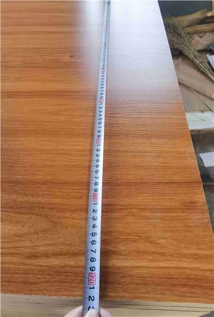 Contrachapado de melamina Núcleo de madera dura E1 PEGAMENTO PARTE POSTERIOR PARA MUEBLES