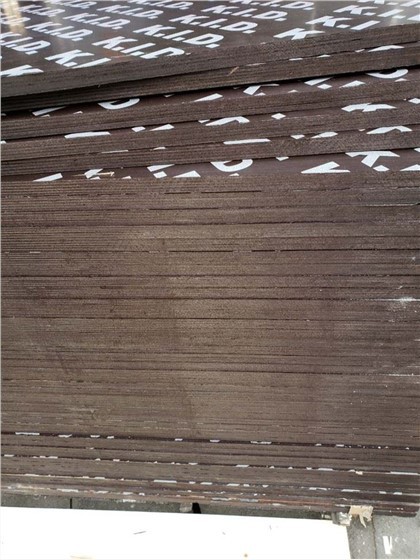 Proveedor de madera contrachapada con revestimiento de película de alta calidad de 18 mm