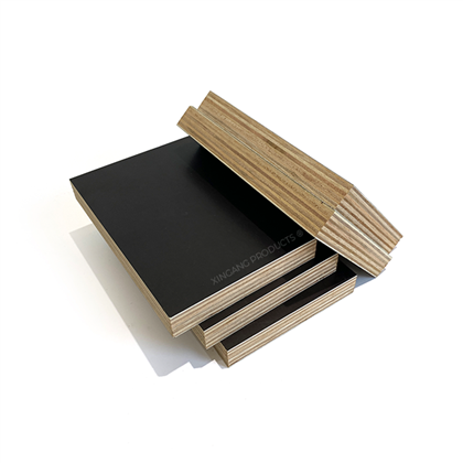 Madera contrachapada marina laminada Okoume con revestimiento de película antideslizante para encofrados de hormigón